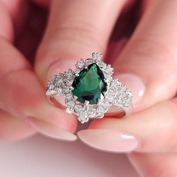 Pear Emerald Green Gemstone Ring - 925 Sterling Silver Vintage Charmed Aroma - Picture 4 of 4